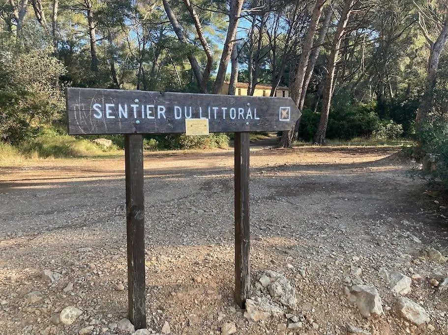 Bandol Roc Beach Vue Mer Grand T3 Face A La Plage Avec Parking Appartamento
